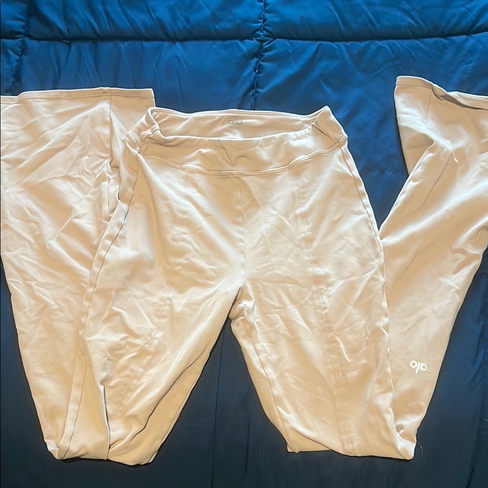 ALO Yoga Cream Leggings with Lustrous Finish